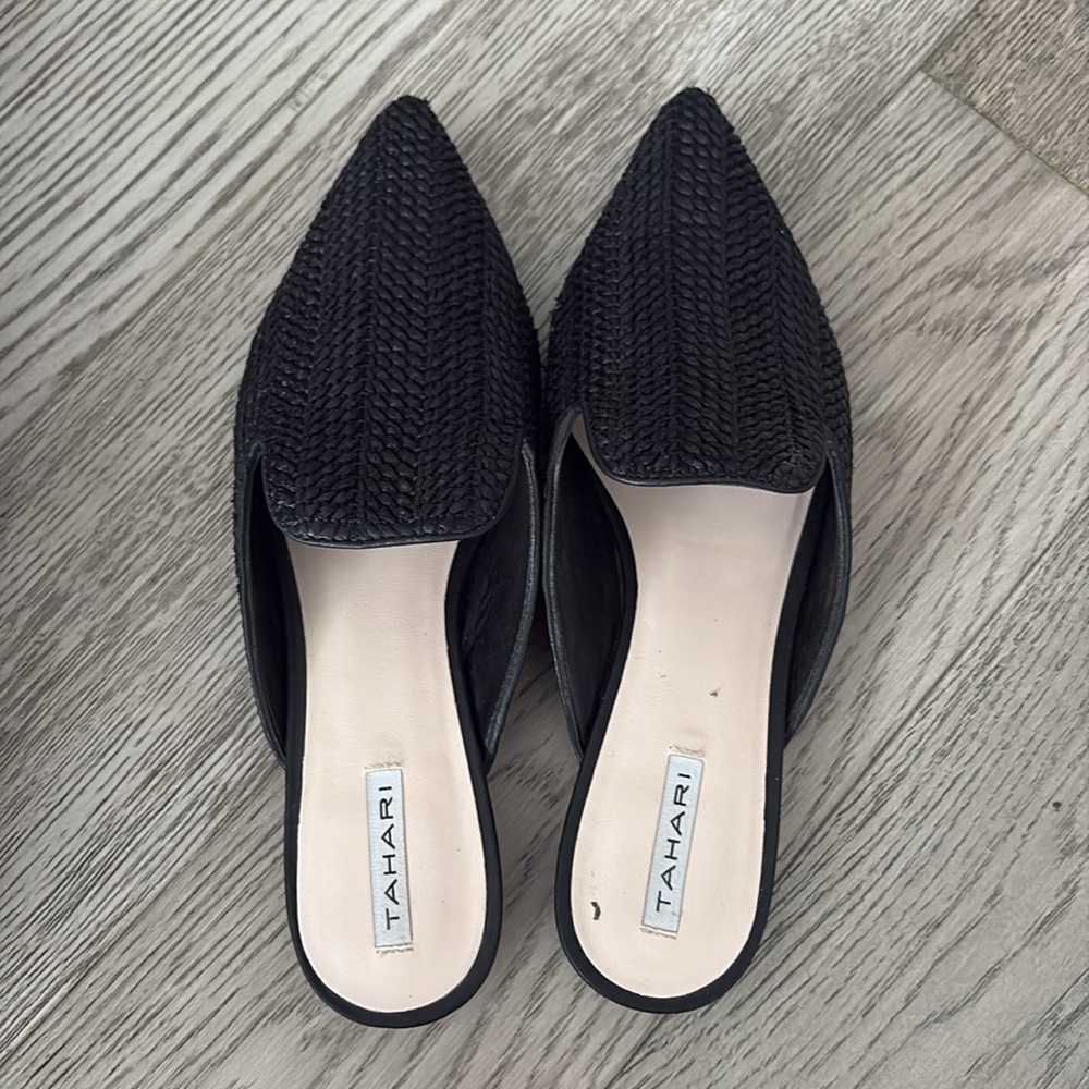 Tahari Nydelle Black Raffia Slides
